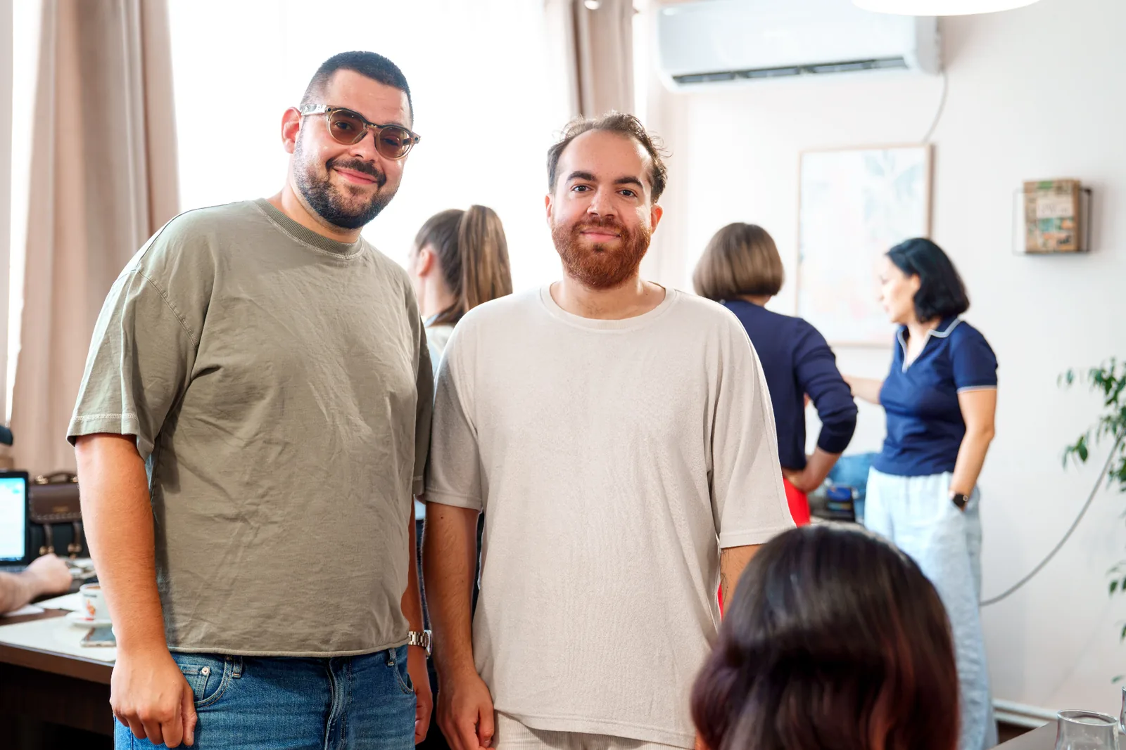 Doi participanți la un eveniment Black Sea Vibes din Constanța